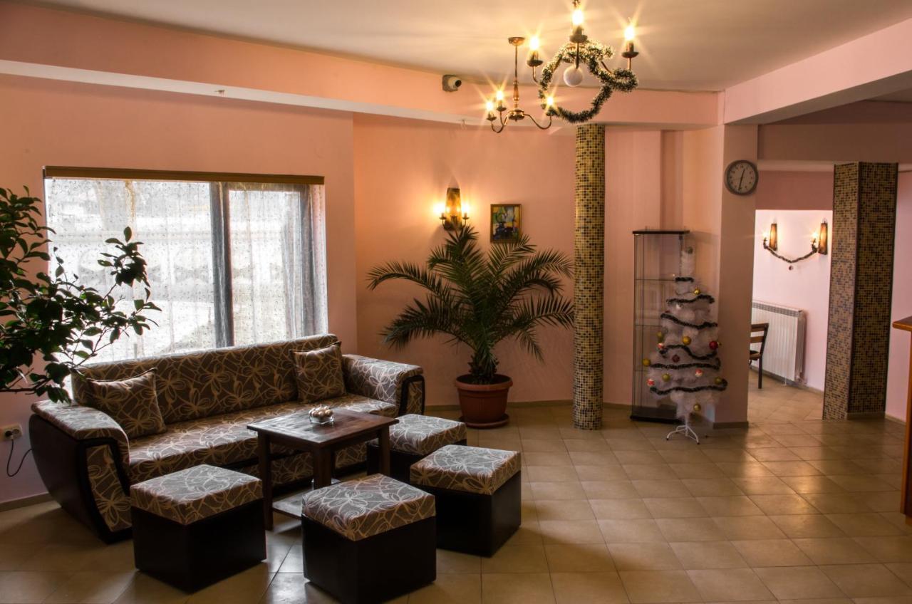Family Hotel Virgin Ribarica Bagian luar foto