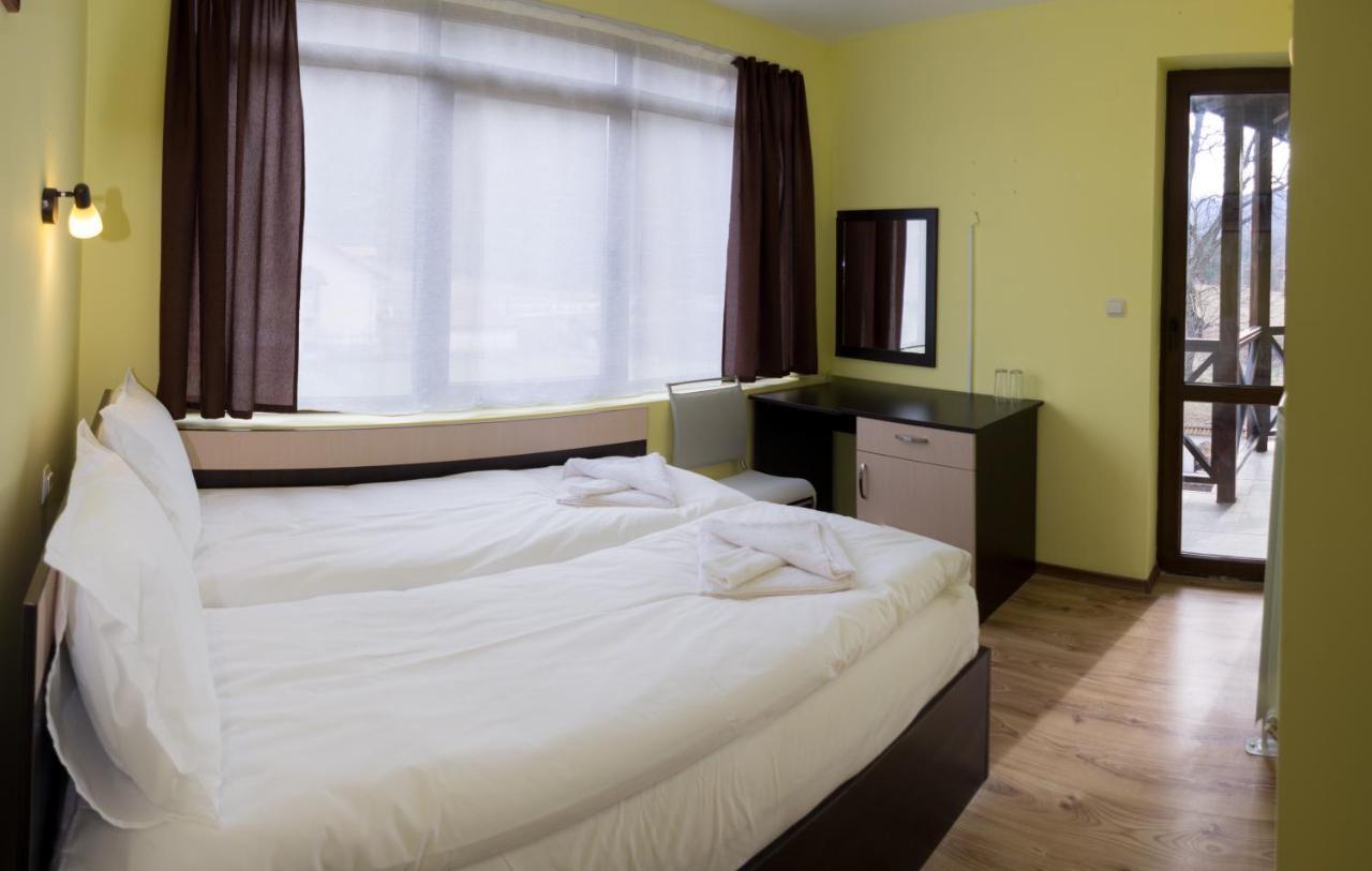 Family Hotel Virgin Ribarica Bagian luar foto