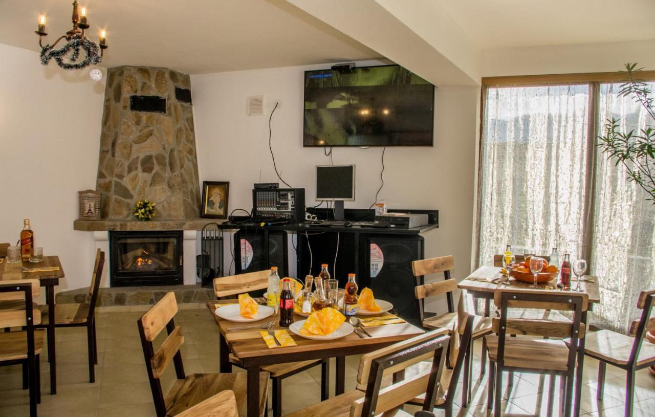 Family Hotel Virgin Ribarica Bagian luar foto