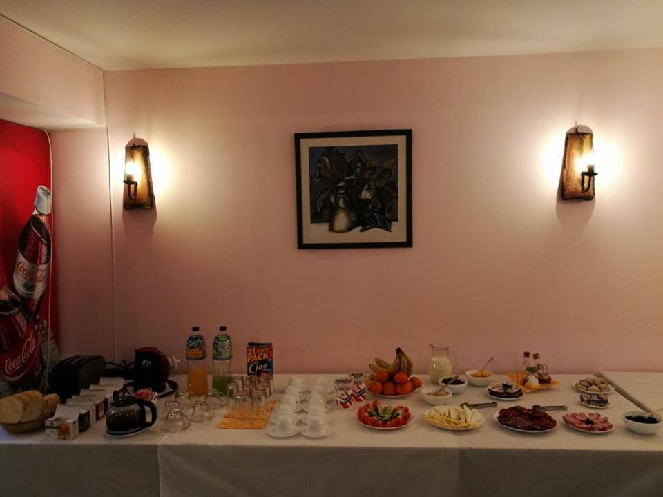 Family Hotel Virgin Ribarica Bagian luar foto