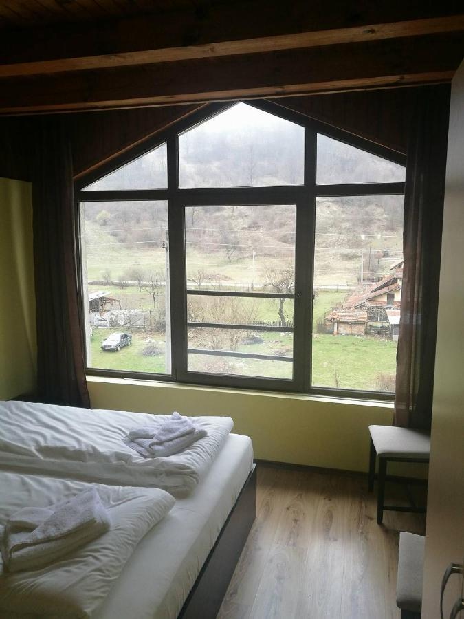 Family Hotel Virgin Ribarica Bagian luar foto