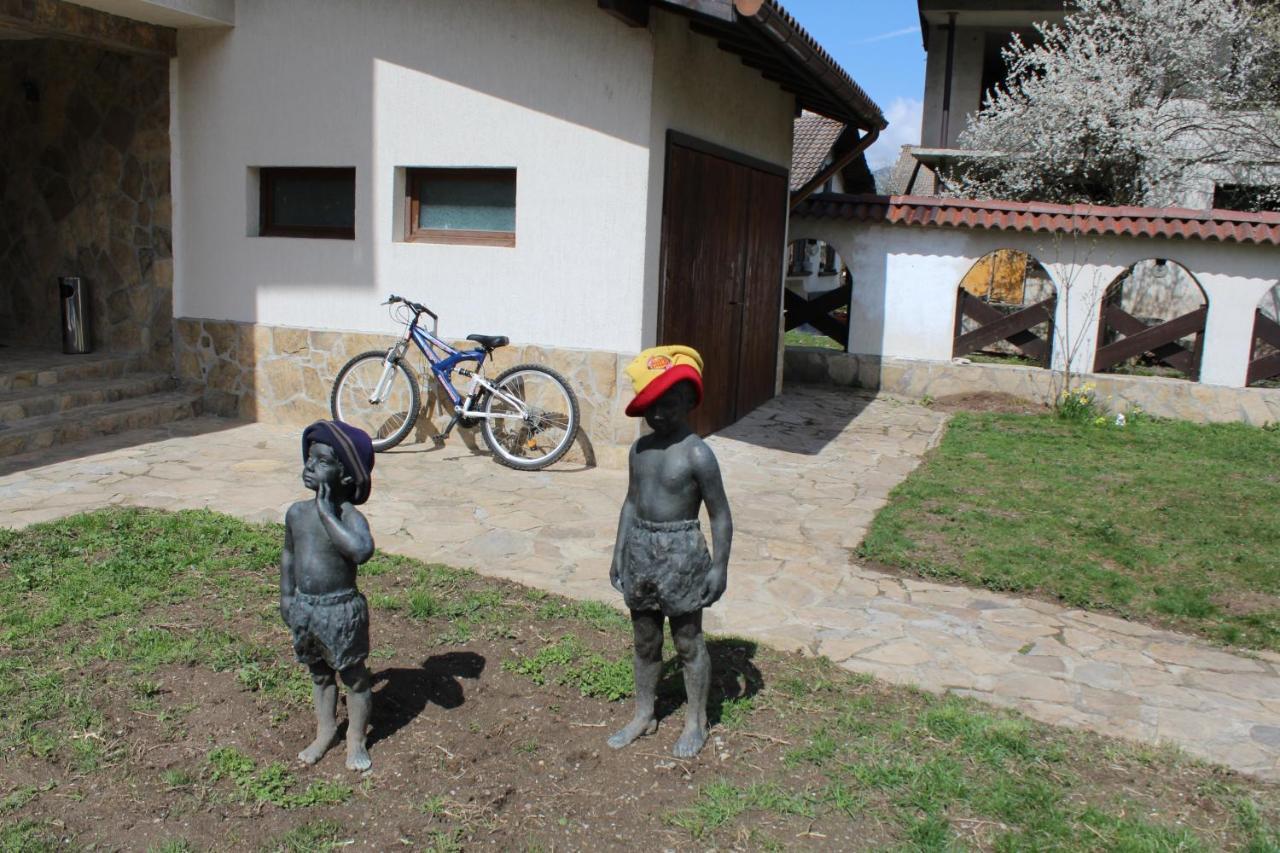 Family Hotel Virgin Ribarica Bagian luar foto