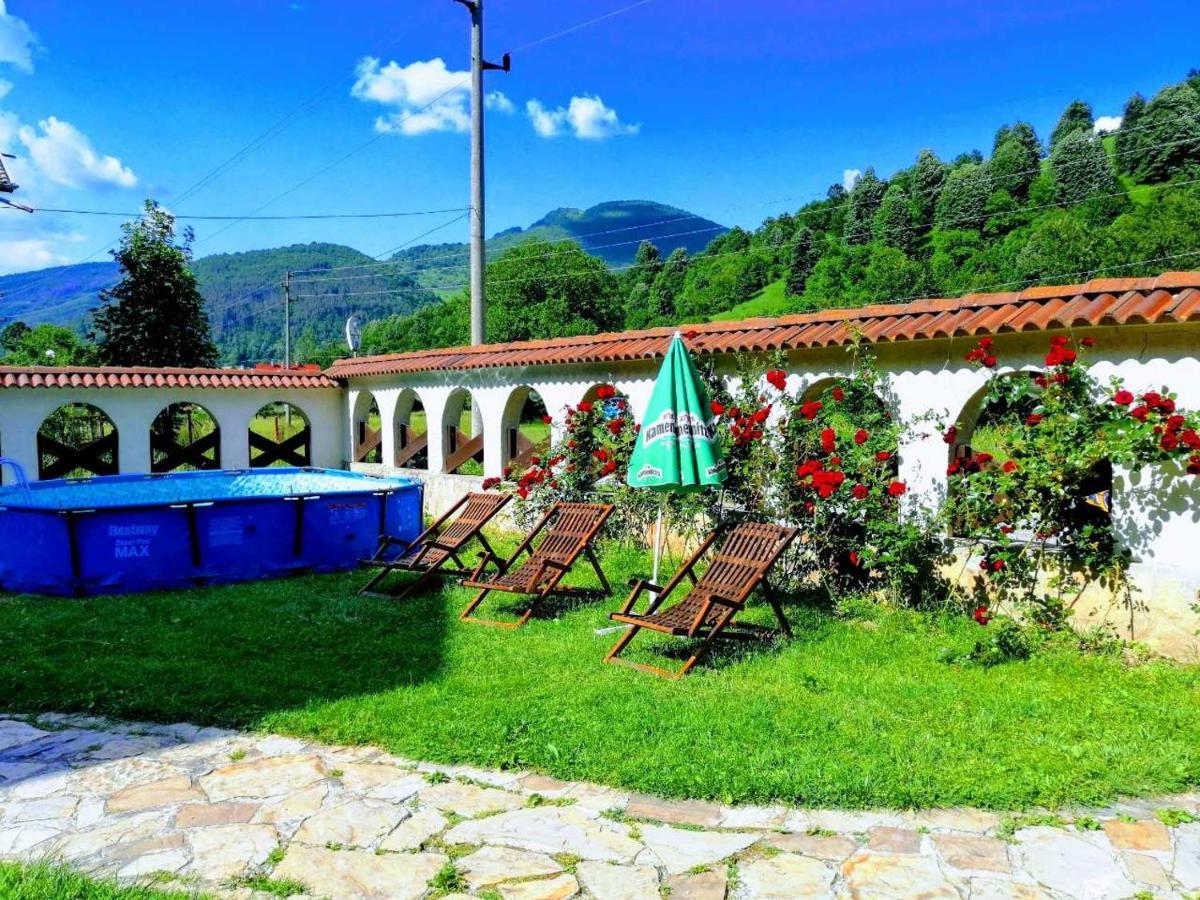 Family Hotel Virgin Ribarica Bagian luar foto